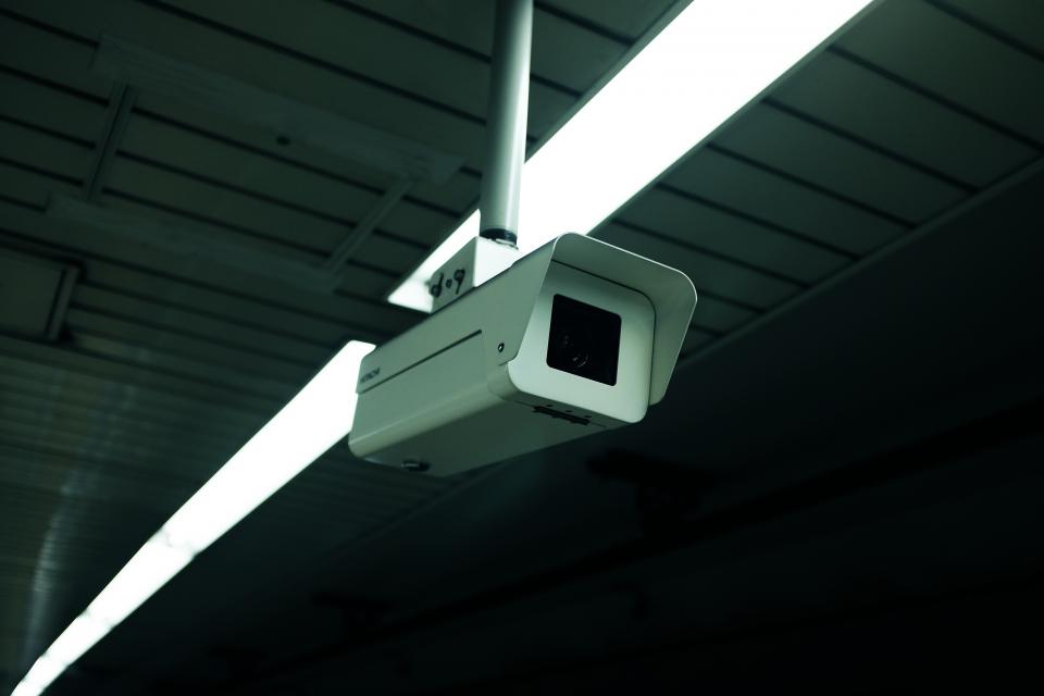 High-resolution surveillance camera